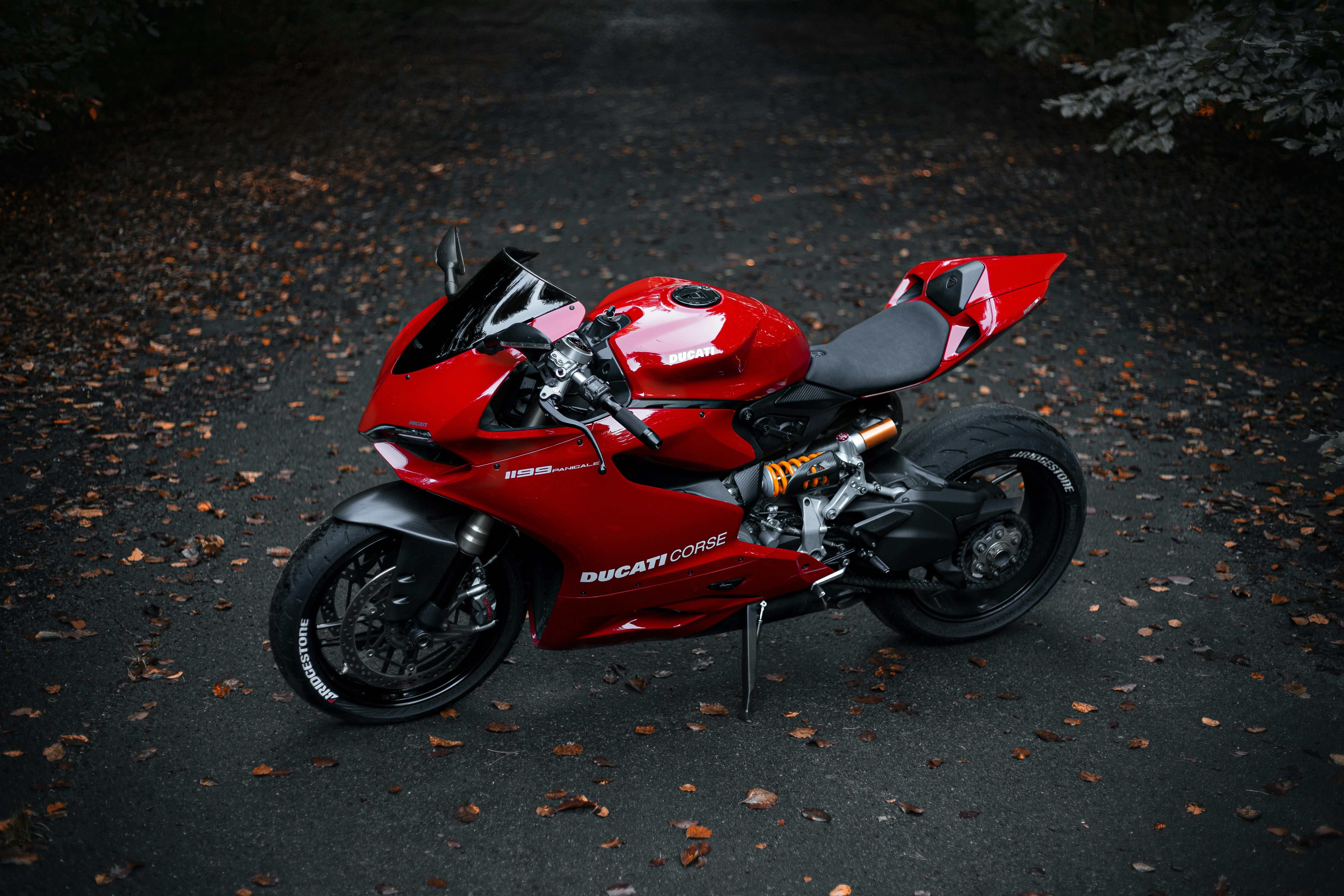 Moto racing sur circuit - RiderSkin